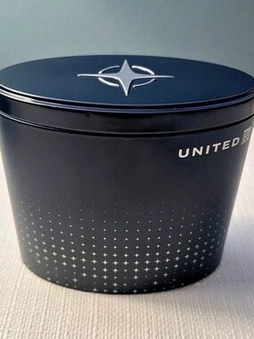 United Airlines Polaris Business Class Amenity Kit – Navy Star Tin & Accessories
